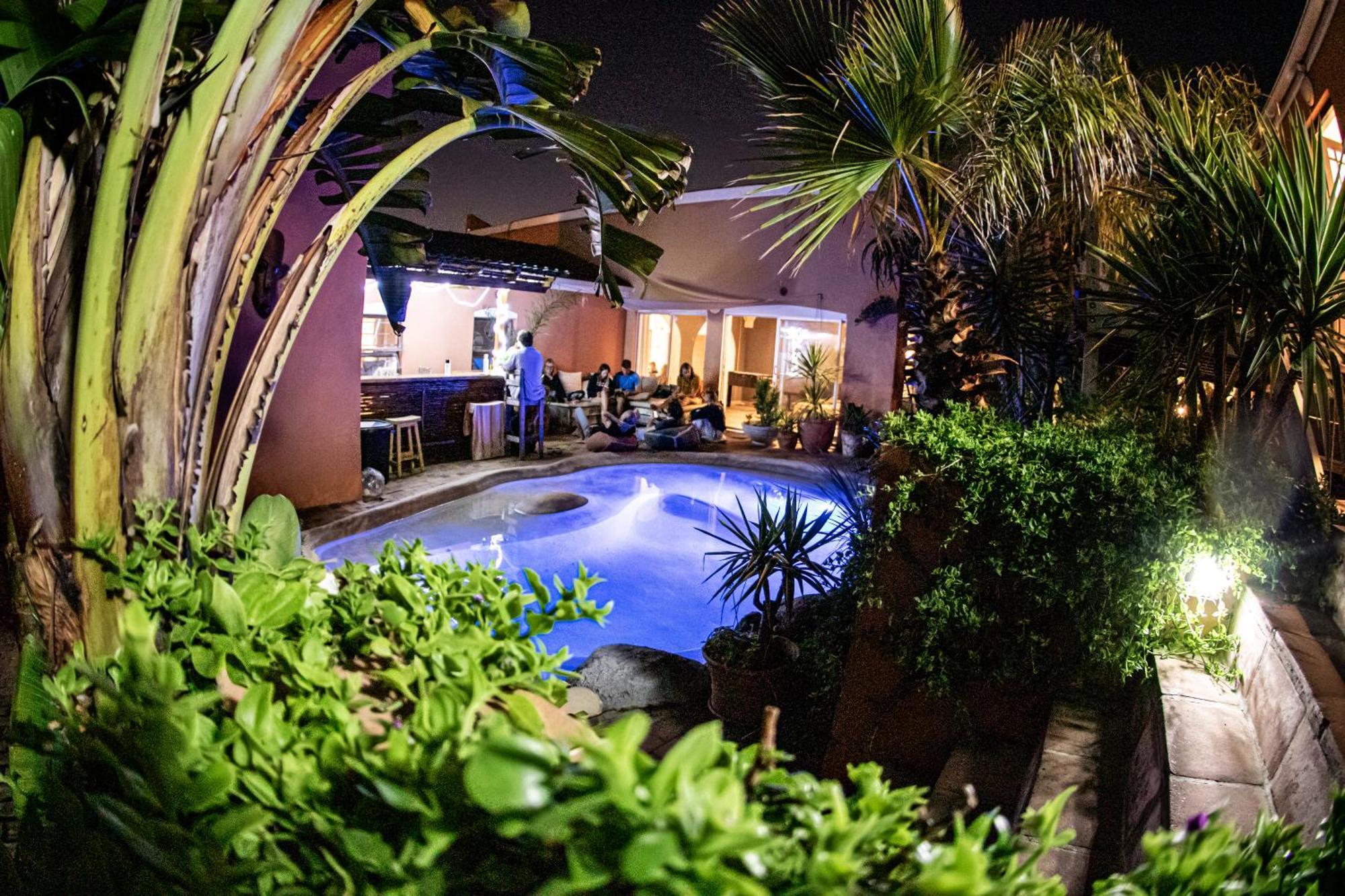 Surfhostel Hostel *